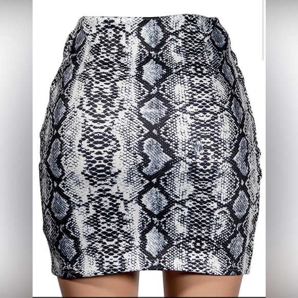 Snakeskin Print Bodycon Skirt - Picture 3 of 5